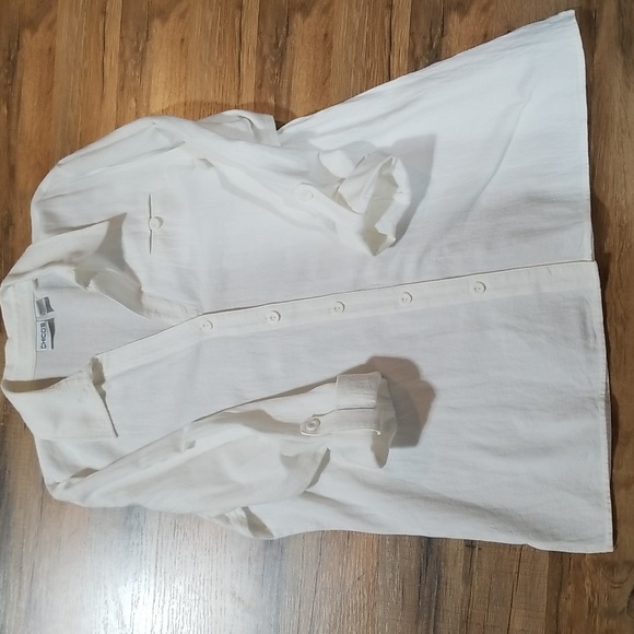 CHICO'S Textured White V-Neck Roll Tab Blouse with Pocket - Picture 6 of 13